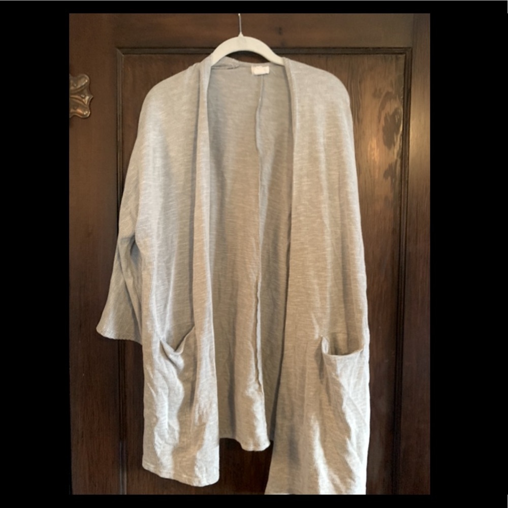 Open cardigan, light airy almost heather, deep pockets